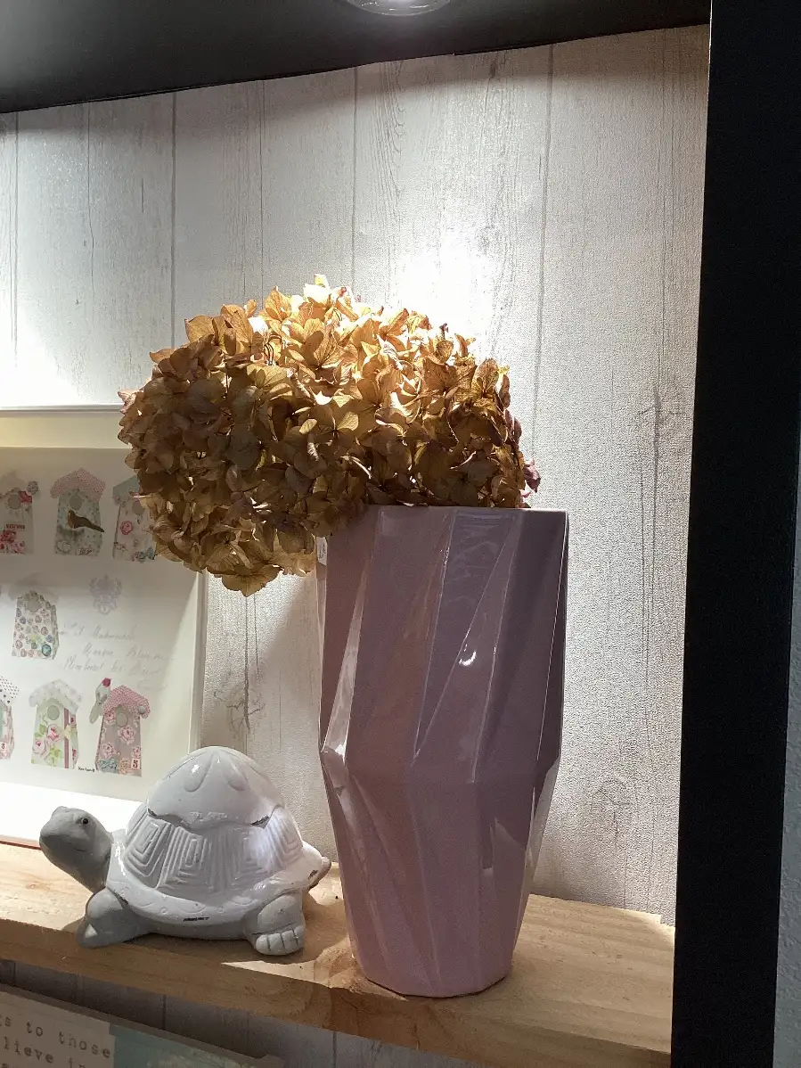 Vase rose poudré